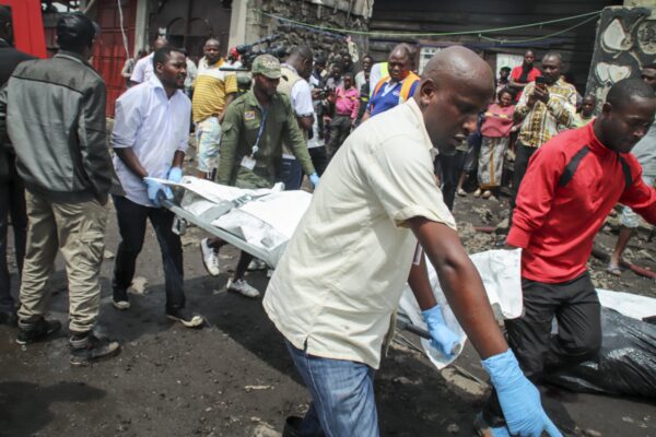 Rescuers remove bodies from plane crash