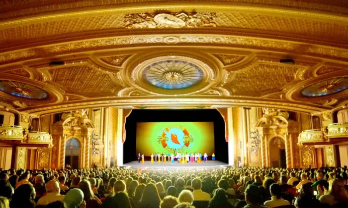 Shen Yun Performing Arts' curtain call at the Boch Theater in Boston, Massachusetts, on Jan. 25, 2019. (NTD Television)