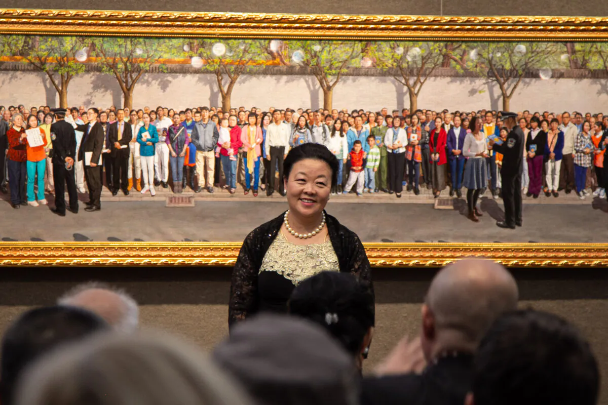 Haiyan Kong won the Gold Award at the 5th NTD International Figure Painting Competition with her work "April 25th, 1999" on Nov. 26, 2019, at the Salmagundi Club in New York. (Chung I Ho/ The Epoch Times)