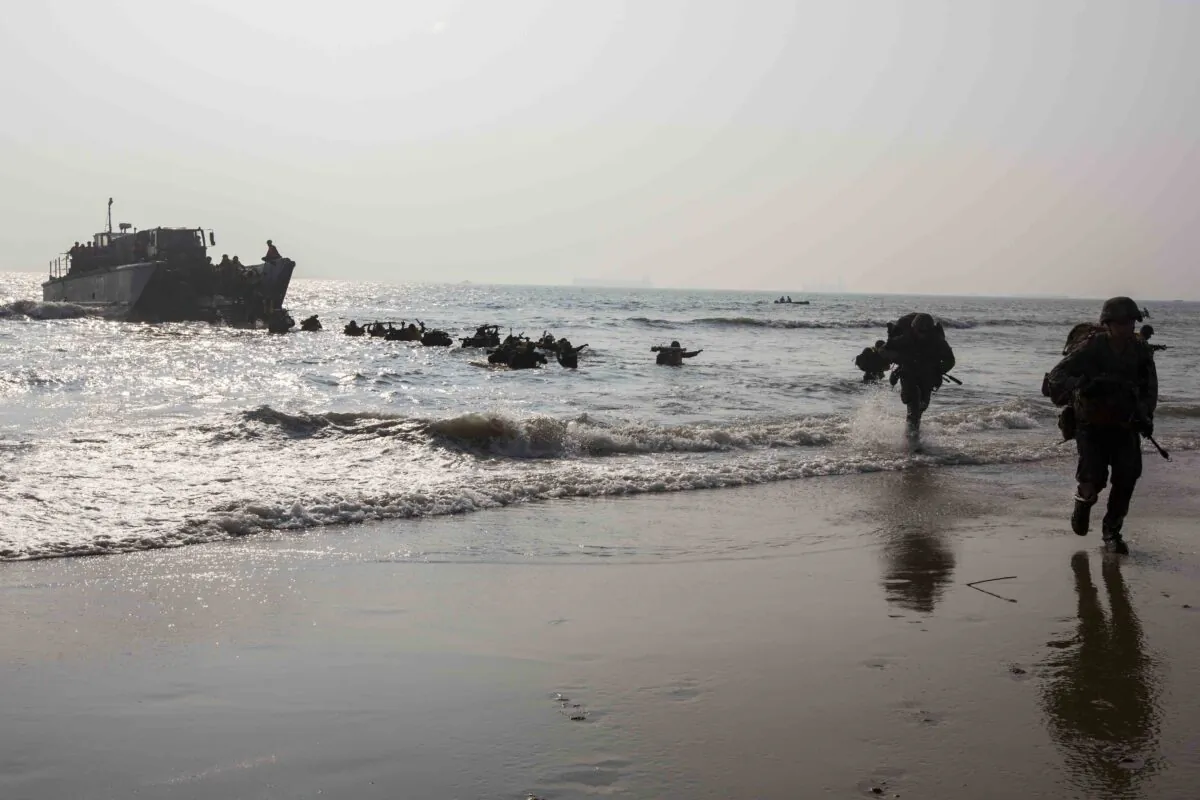 U.S. Marines currently under 4th Marine Regiment, 3rd Marine Division, and members of the Indian military run to shore on Kakinada Beach, India, on Nov. 19, 2019. (U.S. Marine Corps photo by Lance Cpl. Christian Ayers)
