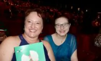 Houston Theatergoers Welcome the New Year with Shen Yun