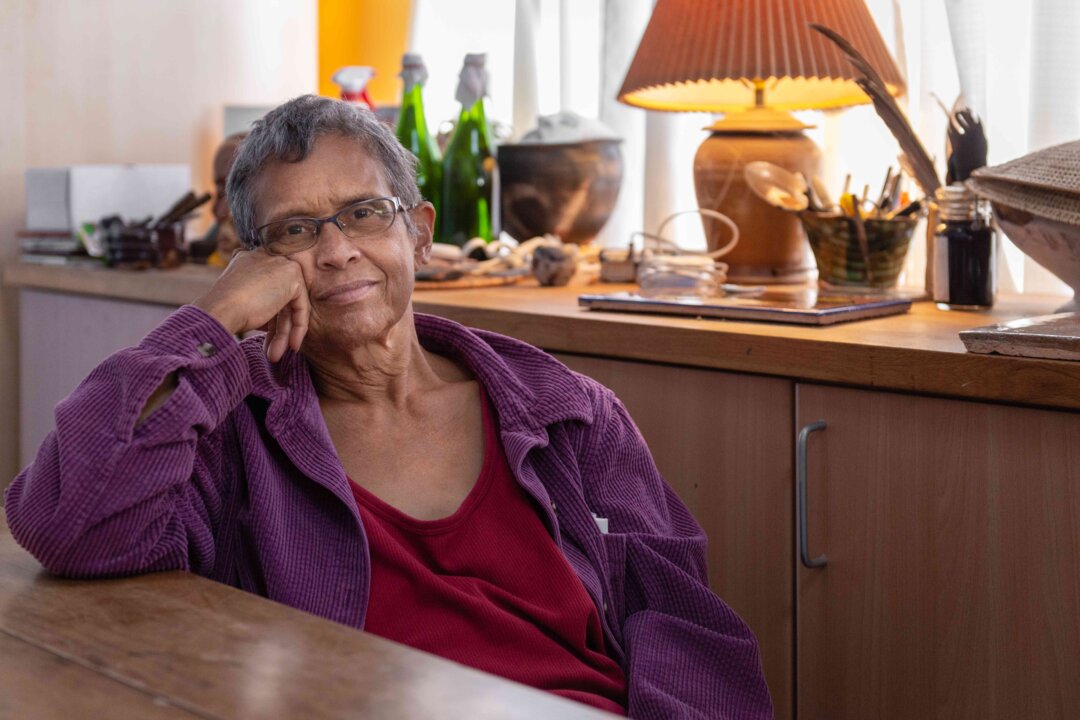 Lorraine Bonner’s lawsuit alleges that a Covidien stapler caused her bowel leak. Bonner says that Covidien hid “the true risks of using the device from surgeons and patients.” (Heidi de Marco/KHN)