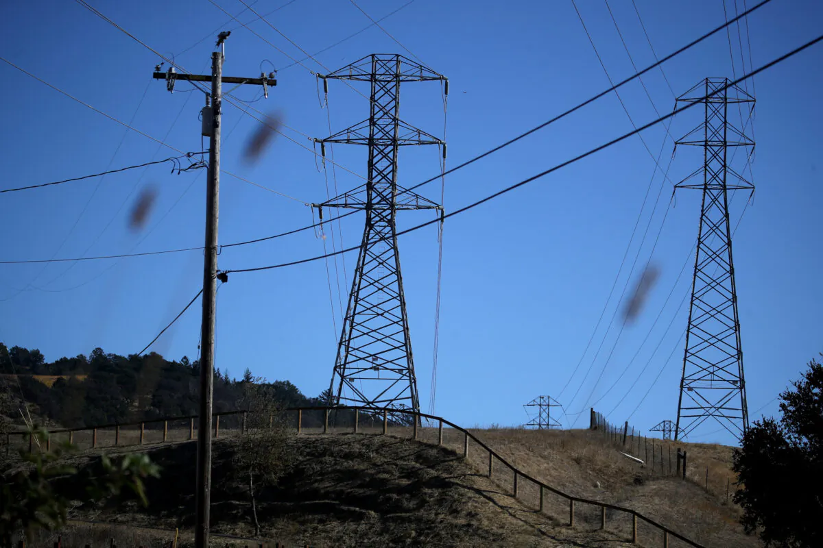 A view of power lines during a Pacific Gas and Electric public safety power shutoff in Santa Rosa, Calif., on Nov. 20, 2019. (Justin Sullivan/Getty Images)