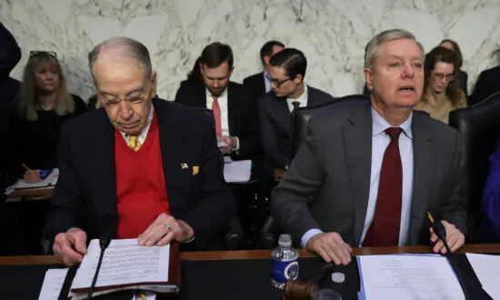 Senators Seek Interviews With Former DNC Consultant, Ukrainian Embassy Official in Probe of Ukraine Election Interference