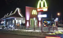 McDonald’s Mandates Masks at US Restaurants to Curb CCP Virus
