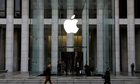 Apple Has ‘Deep Concerns’ That Ex-Employees Accused of Theft Will Flee to China
