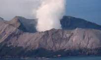 New Zealand Recovers 6 Bodies From Volcanic Island, Prepares Airlift