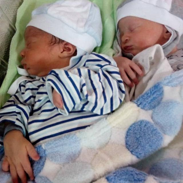 Mom Gives Birth To Rare Twins With Different Skin Colors One Black And One White