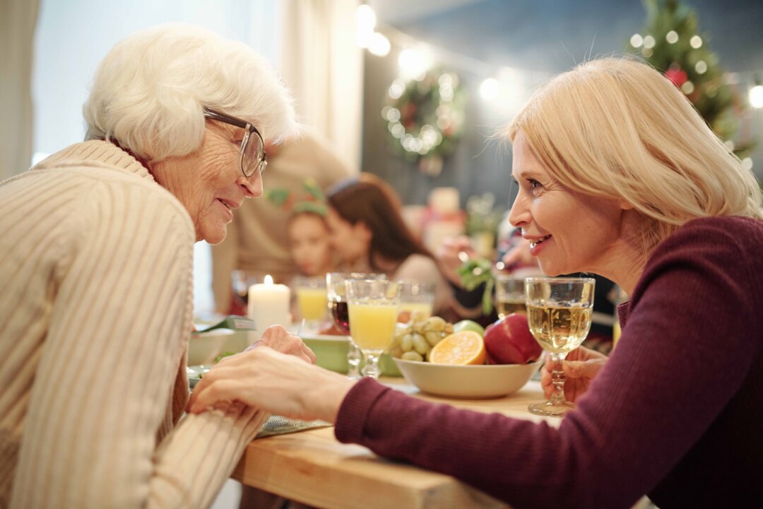 Connecting with a loved one with dementia can take many forms, from simply holding hands, to doing arts or crafts. (Pressmaster/Shutterstock)
