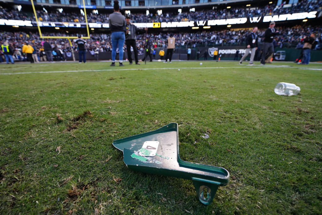 Oakland Raiders lose to the Jacksonville Jaguars in final home