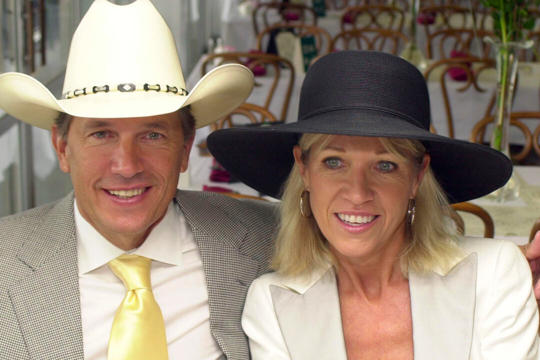 Country Icon George Strait and Wife Norma Married for 48 Years 'Still Like  Each Other. A Lot!' | The Epoch Times