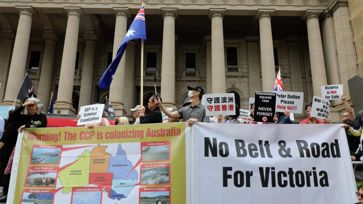 “Standing against Daniel Andrews Belt & Road Signing” rally held at the steps of Victoria Parliament on Dec. 15, 2019. (Grace You/Epoch Times)
