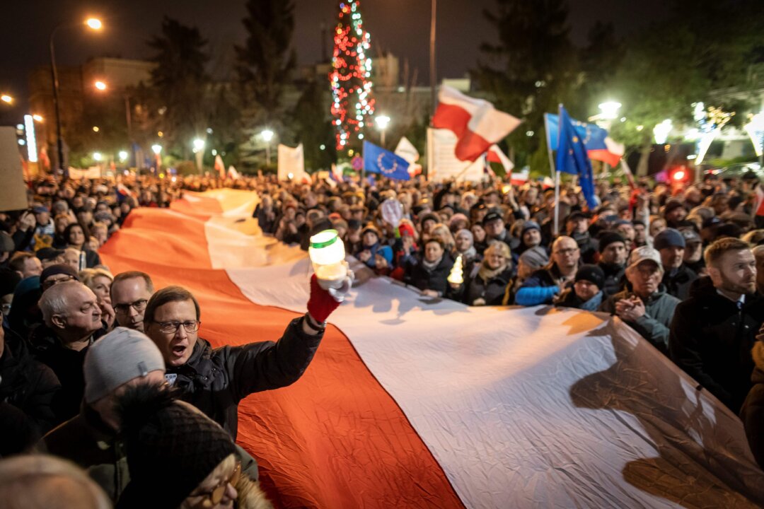 Polish Parliament Debates Law That Would Muzzle Judges