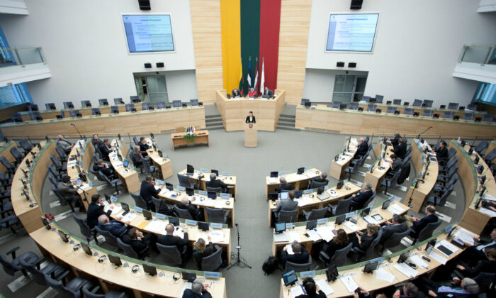 Lithuanian Parliament (Seimas) Hall. Members of the Parliament participate in the 31st Session of the Baltic Assembly in Vilnius, the capital of Lithuania on Nov. 9, 2012. (Saeima [CC BY-SA 2.0] https://creativecommons.org/licenses/by-sa/2.0)