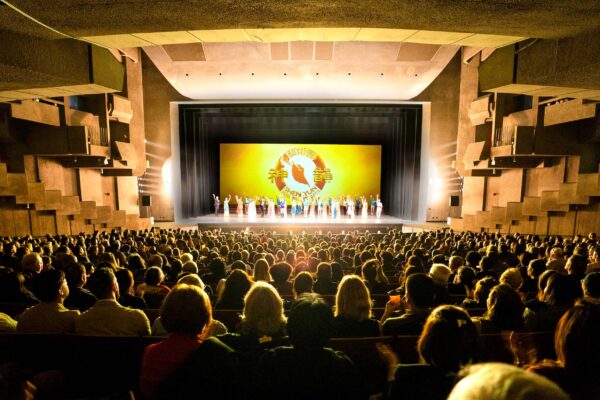 Shen-Yun-shenyun-curtain-call-20191220-730pm-Berkeley-Curtain-shenyun-1