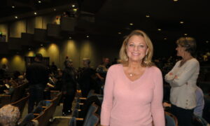 Real Estate Broker Wishes Shen Yun Could Be Seen in China