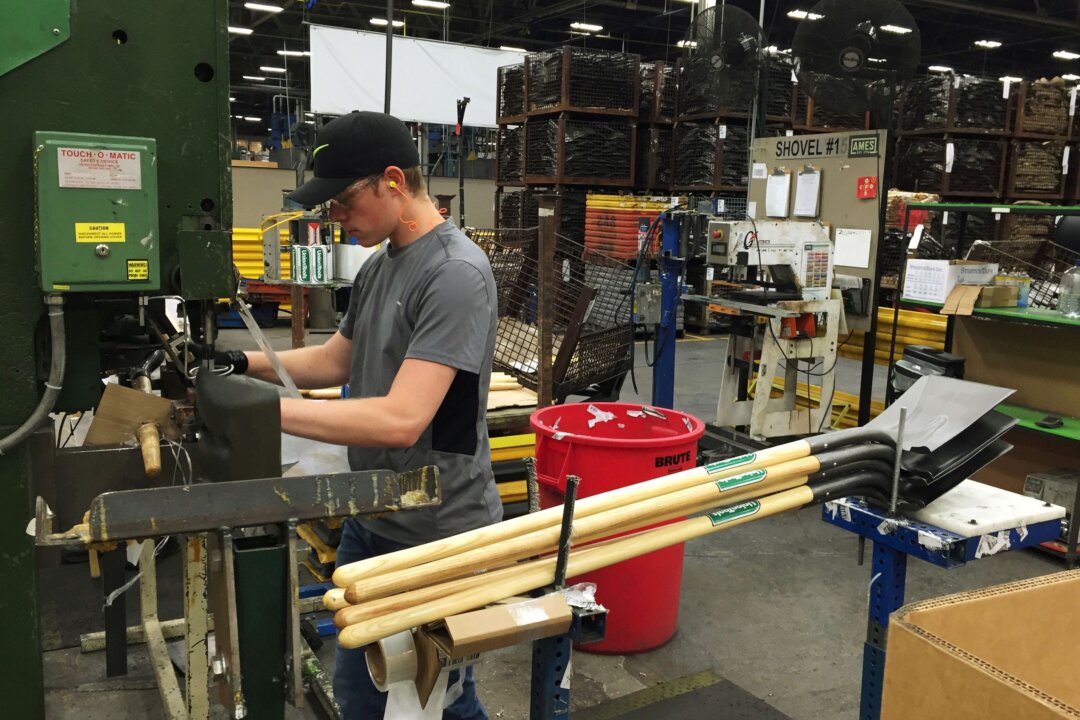 Pennsylvania Businesses Give Mixed Reaction to Biden’s Vaccine Mandate