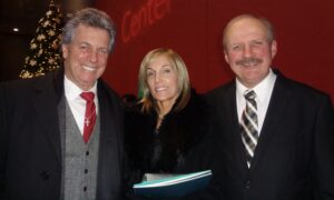 Shen Yun Dancers Show Amazing Dedication and Athleticism