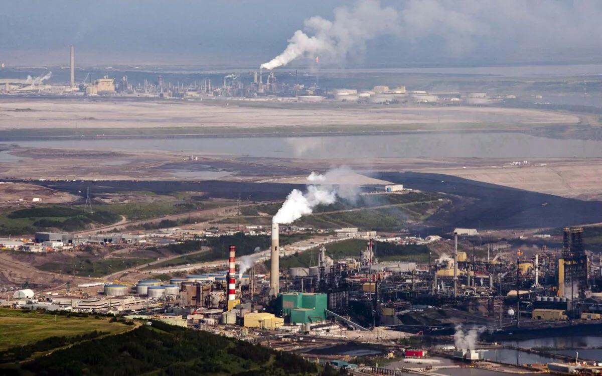 Aerial view of the Suncor oil sands facility near Fort McMurray, Alta., in a file photo. Recent secessionist movements in the world offer few encouraging examples to western Canadians who are miffed at the federal government and think they'd be better off living in a separate country. (The Canadian Press/Jeff McIntosh)