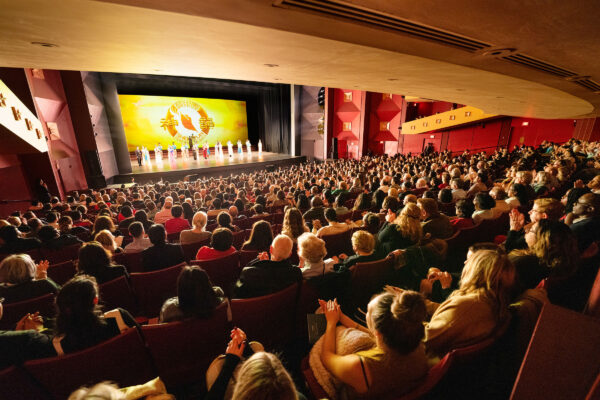 Shen-Yun-shenyun-audience-Purchase-IntlCo-LD706704