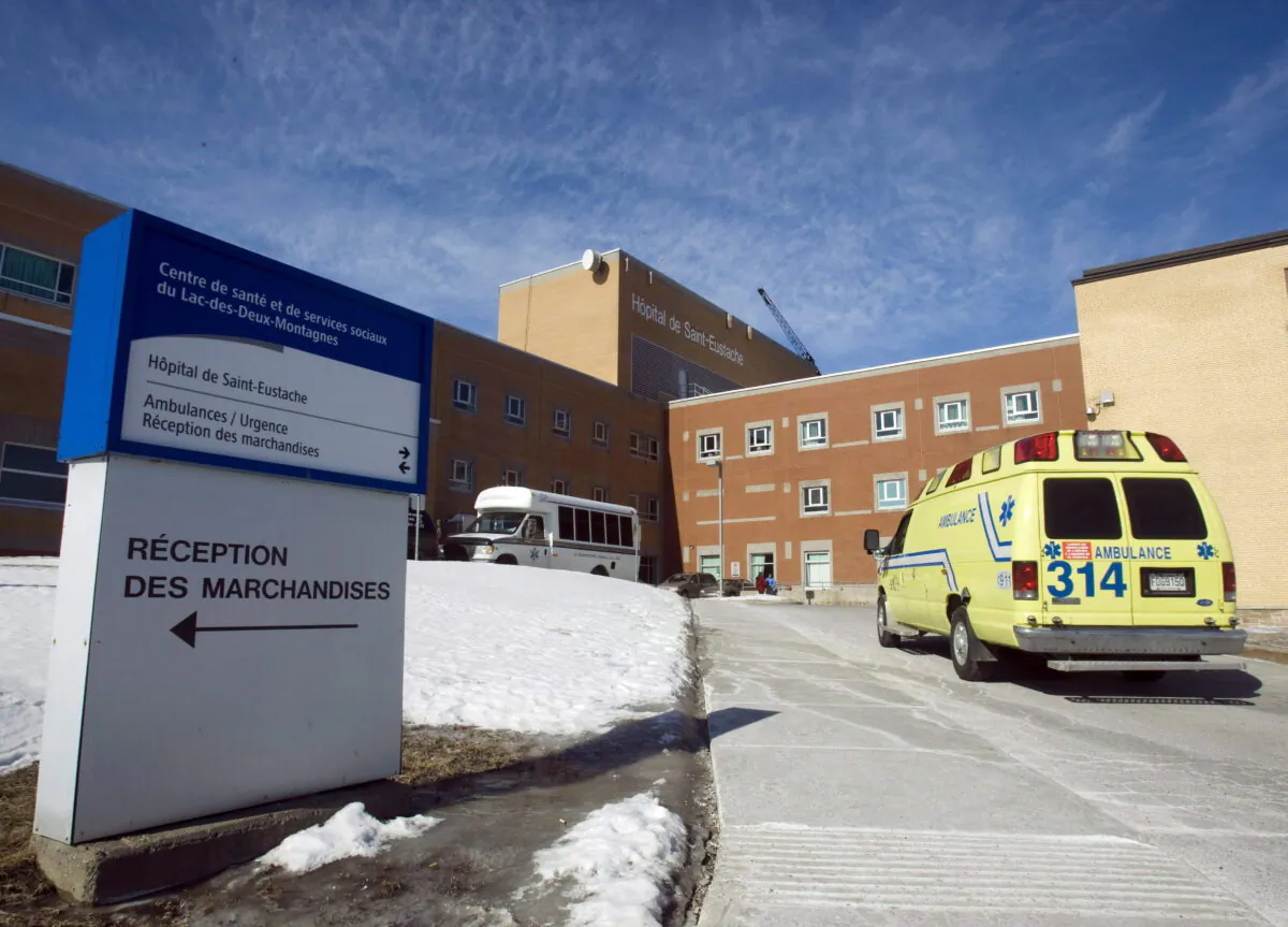 An ambulance arrives at Ste-Eustache hospital in Ste-Eustache, Que., north of Montreal on March 4, 2009. (The Canadian Press/Ryan Remiorz)