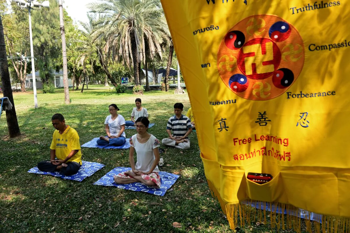 Chinese Falun Gong practitioners and asylum seekers meditating in Bangkok on March 14, 2016. (LILLIAN SUWANRUMPHA/AFP via Getty Images)