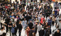 Hong Kong Marchers Target Malls in Third Day of Christmas Protests