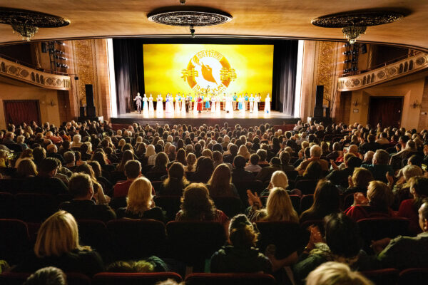 Shen-Yun-shenyun-audience-stamford-LD707162