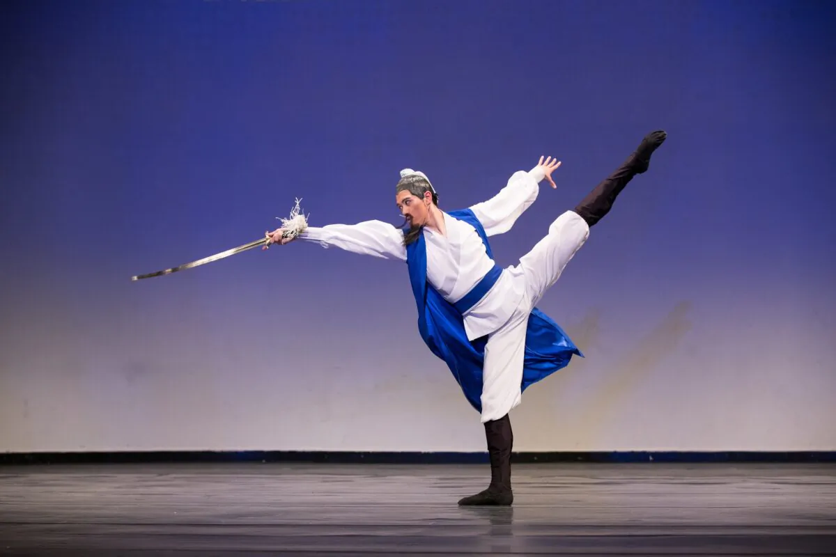 Monty Mou depicts the Chinese master poet Li Bai in the eighth annual NTD International Classical Chinese Dance Competition. (Dai Bing/ The Epoch Times)