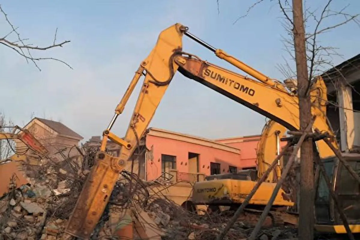 An upscale residential community, Cuijin Lake & Beautiful Villa Island, in China's Tianjin City is being demolished in this file photo. (Courtesy of Mr. Li, a resident)