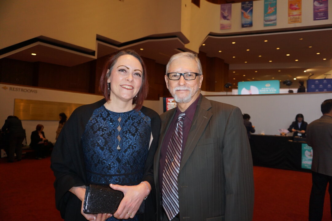 Former Texas deputy Samuel Smith (R) attends Shen Yun Performing Arts with his wife, at Houston's Jones Hall for the Performing Arts, on Jan. 1, 2019. (Sally Sun/The Epoch Times)
