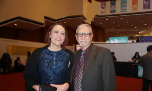 Retired Texas Deputy Discovers Profound Emotions Thanks to Shen Yun