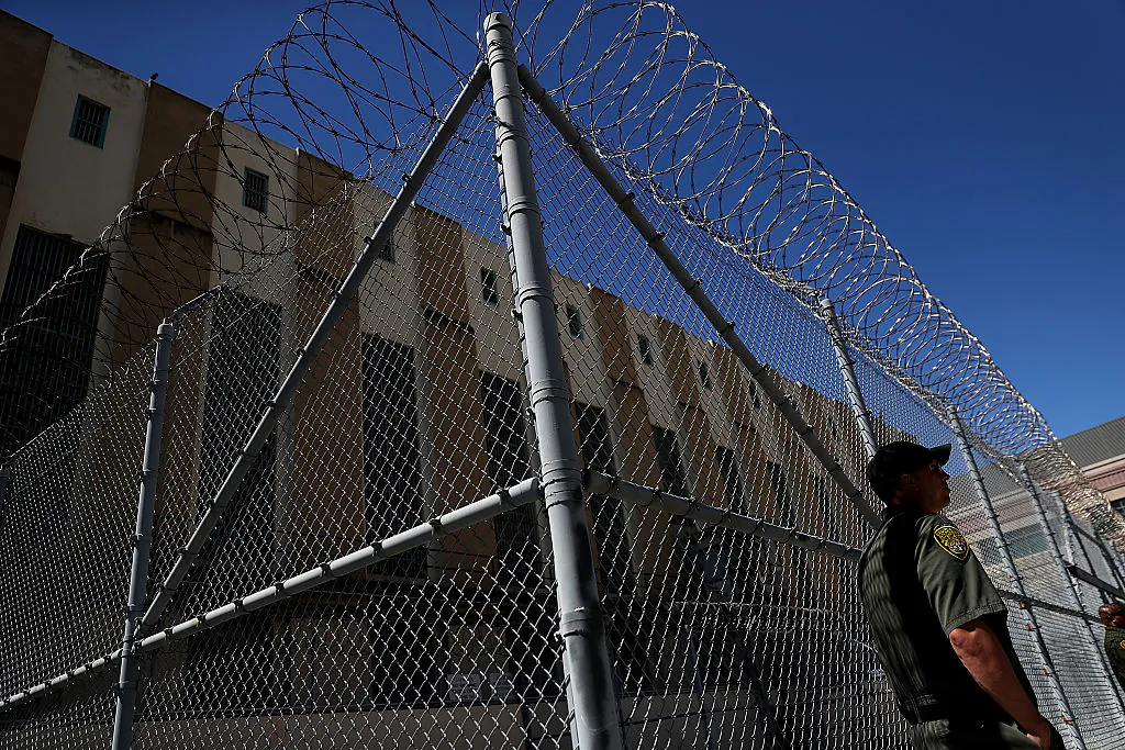 An armed California Department of Corrections and Rehabilitation (CDCR) officer stands guard at San Quentin State Prison on Aug. 15, 2016. (Justin Sullivan/Getty Images)