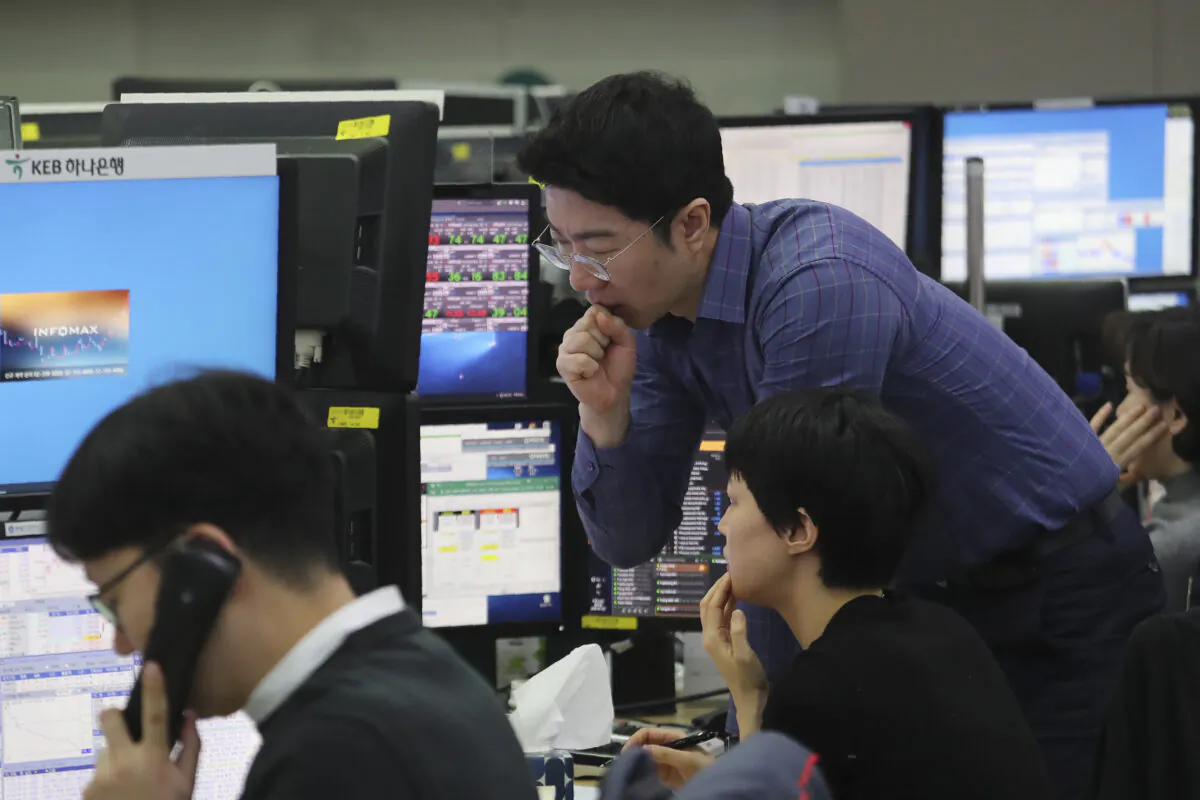 Currency traders watch monitors at the foreign exchange dealing room of the KEB Hana Bank headquarters in Seoul, South Korea, Friday, Jan. 3, 2020. Asian stocks were mixed Friday and oil prices surged after an Iranian general was killed by U.S. forces in Iraq. (Ahn Young-joon/AP)