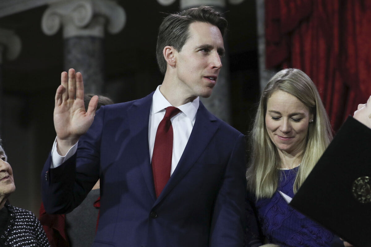 Sen. Hawley Wants Deadline For Sending Impeachment Articles to Senate