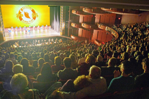 Shen-Yun-shenyun-audience-2020-01-05-2pm-Atlanta-curtain photo4