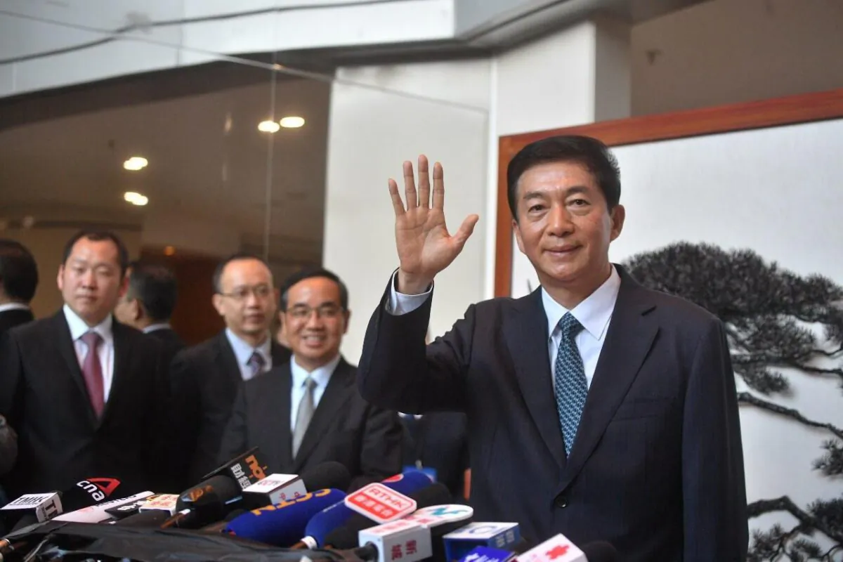 Luo Huining waves his hand to media at a press conference at the lobby of Chinese central government’s Liaison Office in Hong Kong on Jan. 6, 2020. (Huang Xinzhen/The Epoch Times)