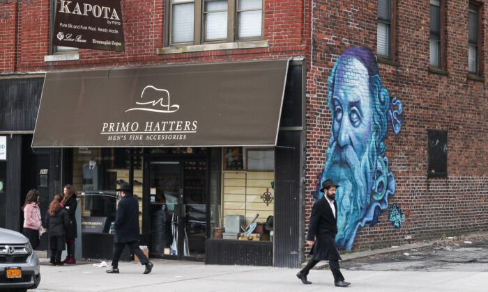 Jewish people walk around in the Crown Heights neighborhood in Brooklyn, New York on Jan. 7, 2020. (Chung I Ho/The Epoch Times)