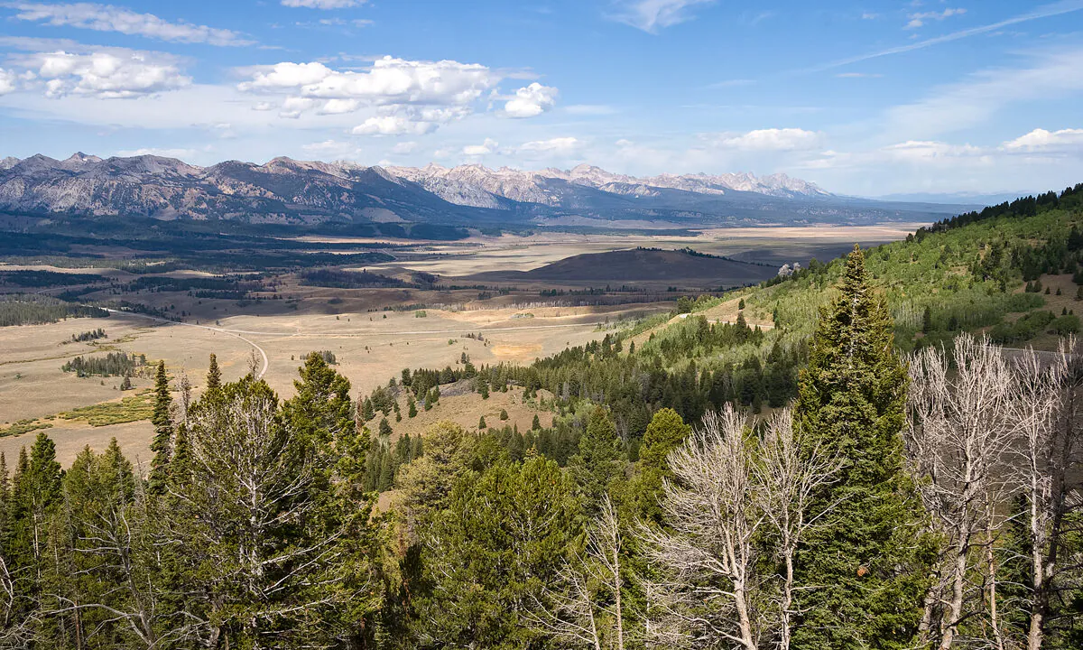 The Sawtooth Valley from Galena Summit, Sawtooth National Recreation Area, Idaho, on Sept. 13, 2010. Acroterion via Wikimedia Commons