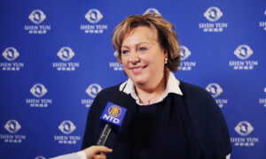 Shen Yun Inspires Mother and Daughter ‘Incredible, Absolutely Amazing’