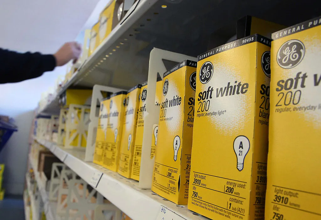 Incandescent light bulbs are displayed at City Lights lighting store in San Francisco, Calif., on April 11, 2008. (Justin Sullivan/Getty Images)