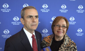 Retired Colonel, Author, and Speaker Saw Brotherhood, Beauty in Shen Yun