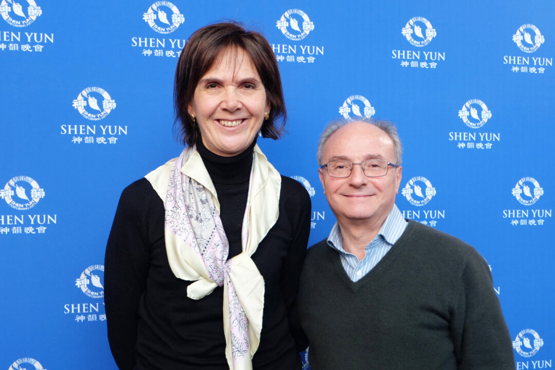 Tullio Guma (R), Italy's former consul general in Toronto, attended Shen Yun Performing Arts with his wife, Dana, at Mississauga's Living Arts Centre, on Jan. 12, 2020. (NTD Television)
