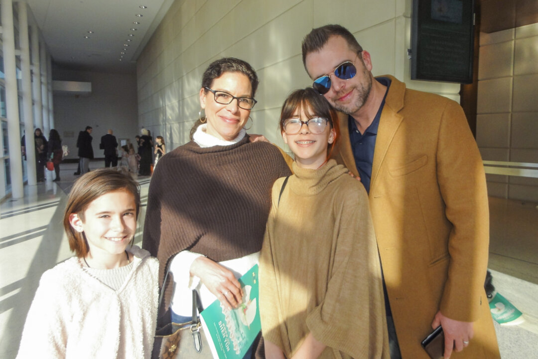 Sunny Lohden and Anne Lohden with their children enjoyed Shen Yun at Eisemann Center in Richardson, Texas, on Jan. 12, 2020. (Sophia Zheng/ The Epoch Times)