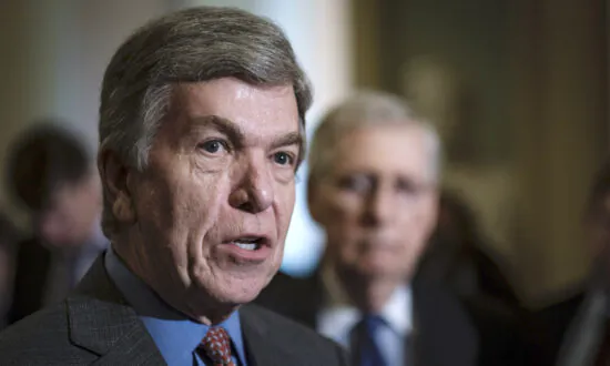 GOP Senator Urges Trump to Sign CCP Virus Relief Bill, No Compromise on $2,000 Checks