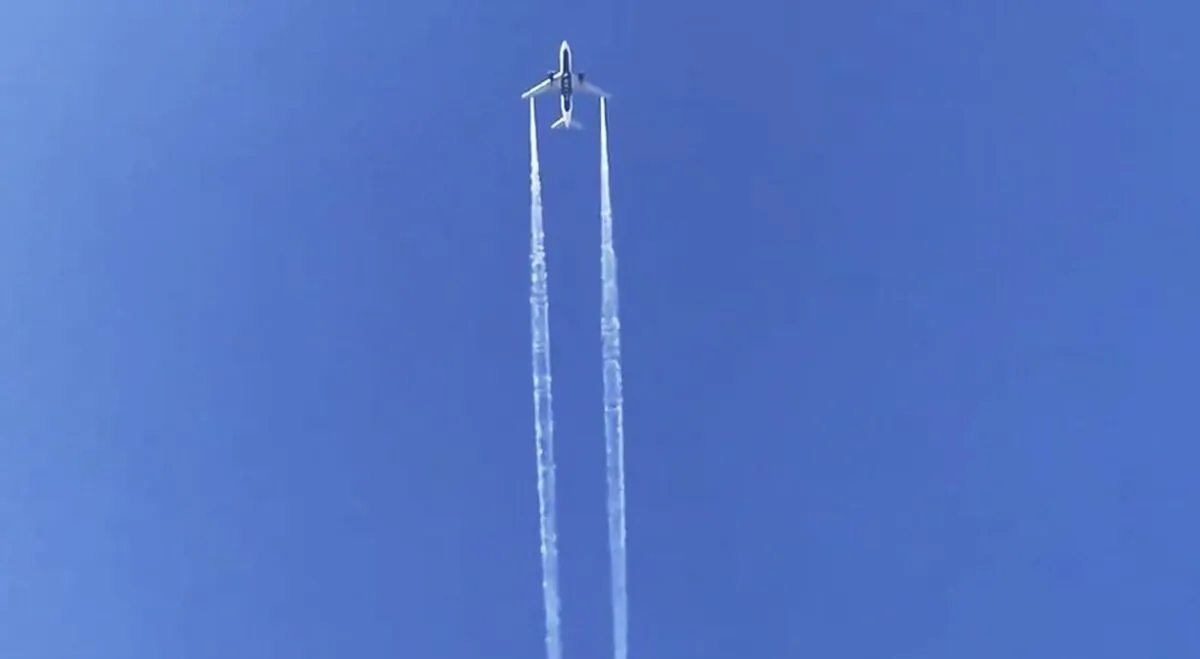 In this photo from video, Delta Air Lines Flight 89 to Shanghai, China dumps fuel over Los Angeles before returning (AP Photo/Matt Hartman)
