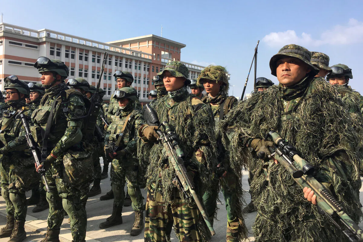 Taiwanese troops pose for pictures after conducting drills in front of the media, in Kaohsiung, Taiwan on Jan. 15, 2020. (Ben Blanchard/Reuters)