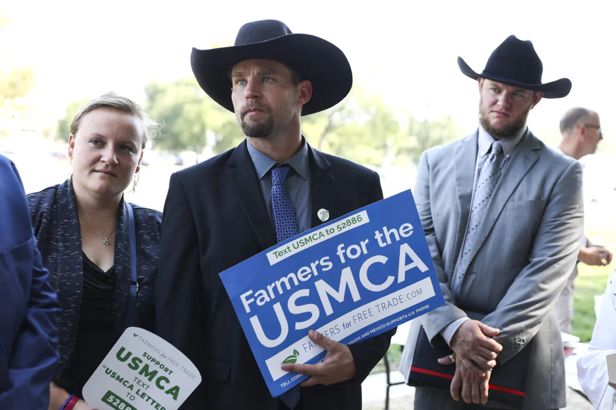 Members of Congress and farmers from across the country rally for the United States-Mexico-Canada Agreement (USMCA) on the National Mall in Washington on Sept. 12, 2019. (Samira Bouaou/The Epoch Times)