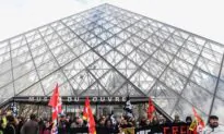 Paris Louvre Museum Closed Amid Strikes Over Pension Plans