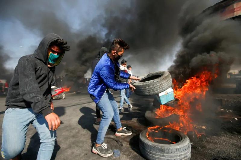 Iraqi demonstrators burn tires during ongoing anti-government protests in Basra, Iraq Jan. 20, 2020. (Essam al-Sudani/Reuters)